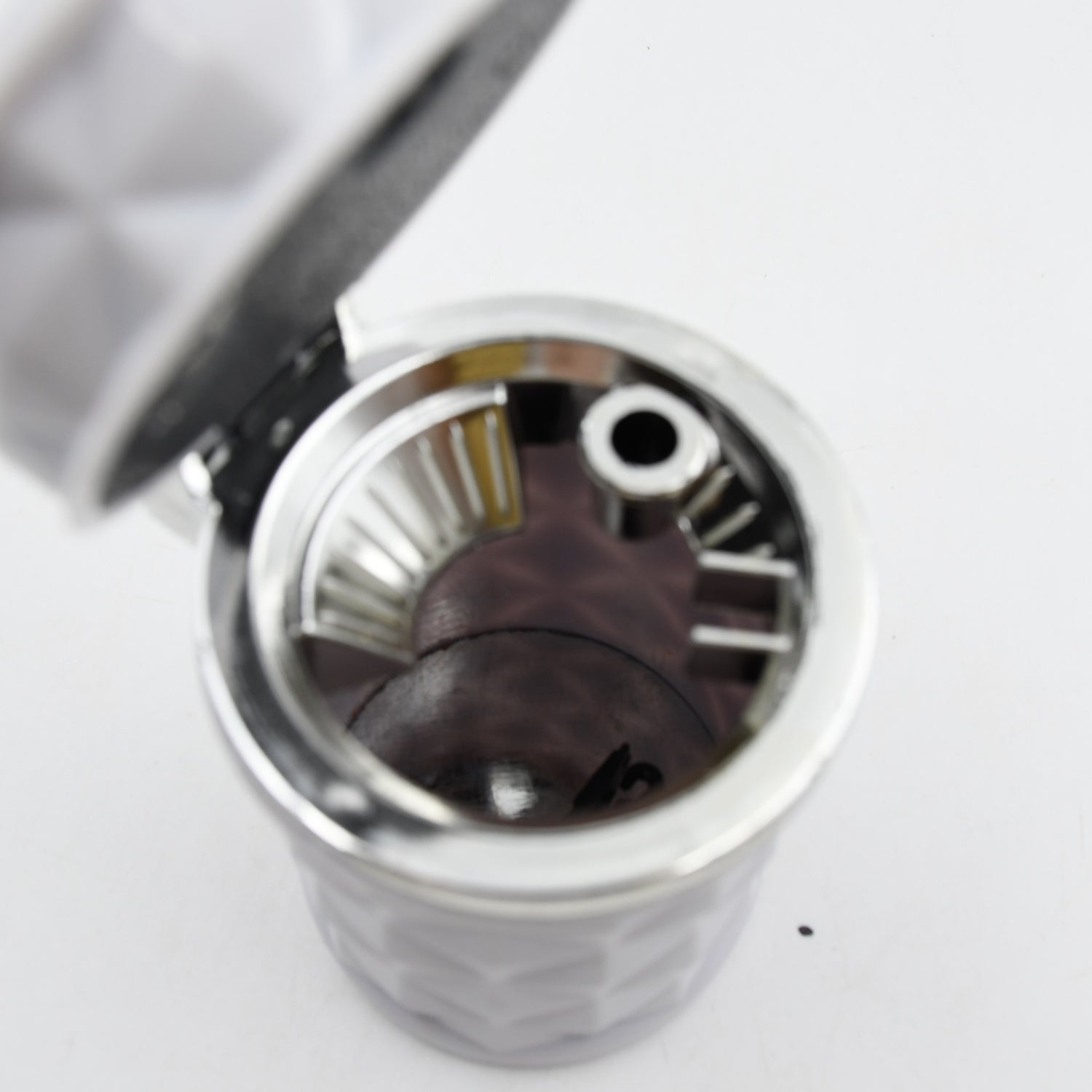 Portable car ashtray with blue LED light, decorative and functional Portable car ashtray with blue LED light, decorative and functional